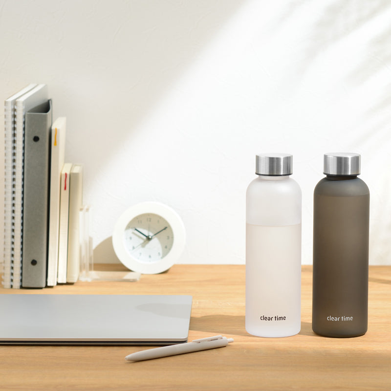 クリアボトル 目盛り付き 560ml｜軽量・シンプル・持ち運びやすいウォーターボトル